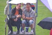 Ei me mitään aikoja oteta. Kunhan vaan näytellään.